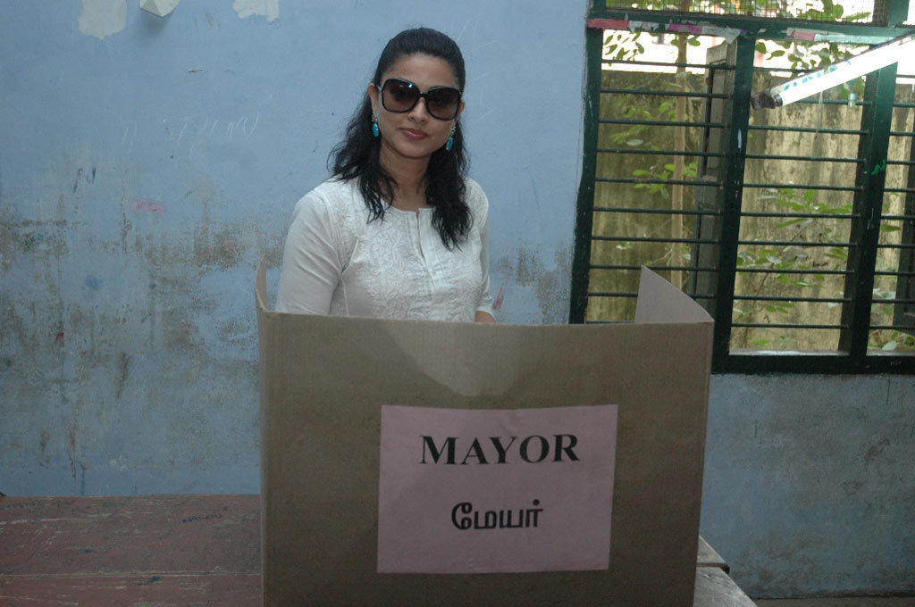 Sneha - Kollywood Celebrities Cast Their Votes - Pictures | Picture 104417